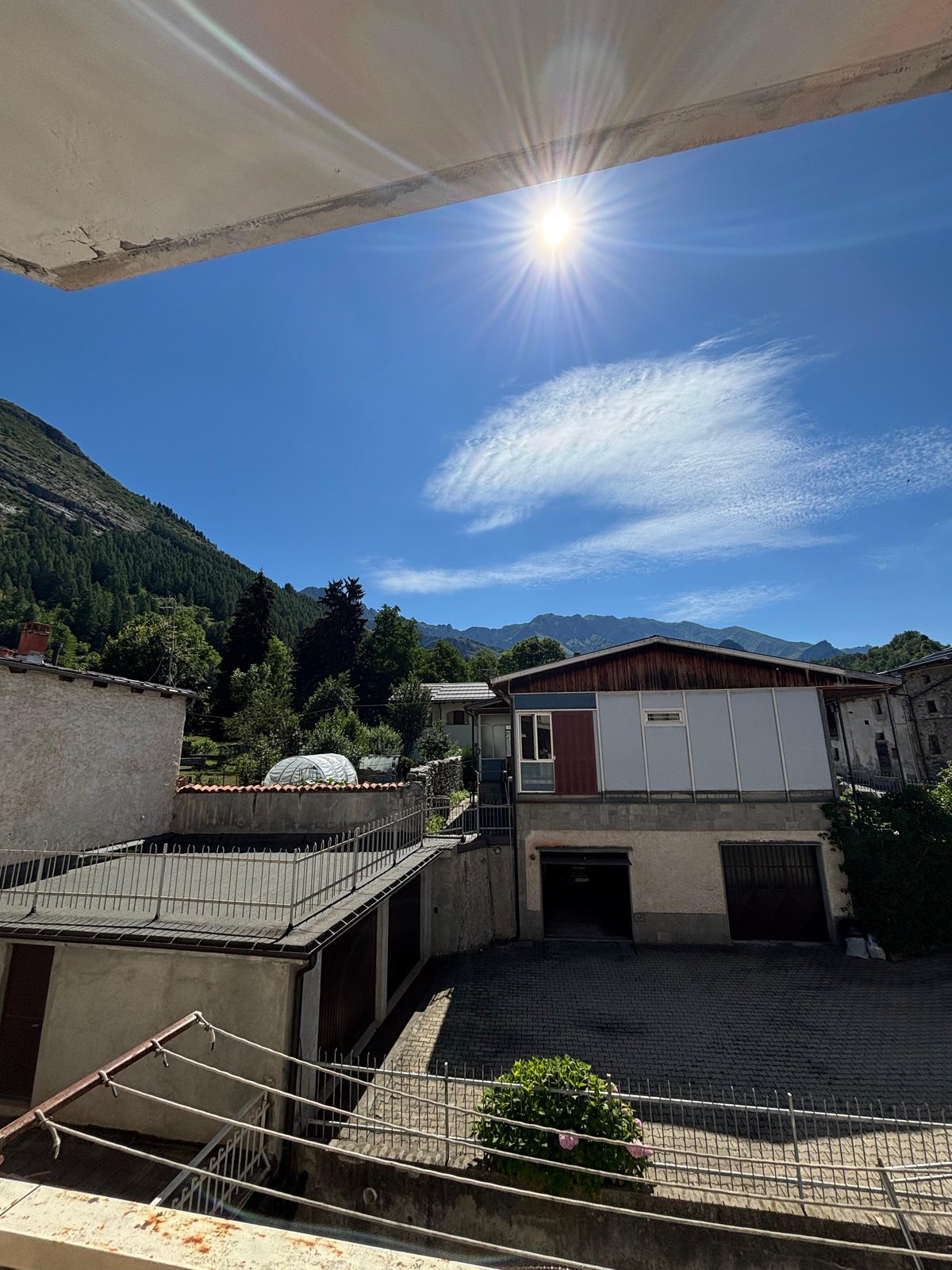 Vista sui monti dal balcone