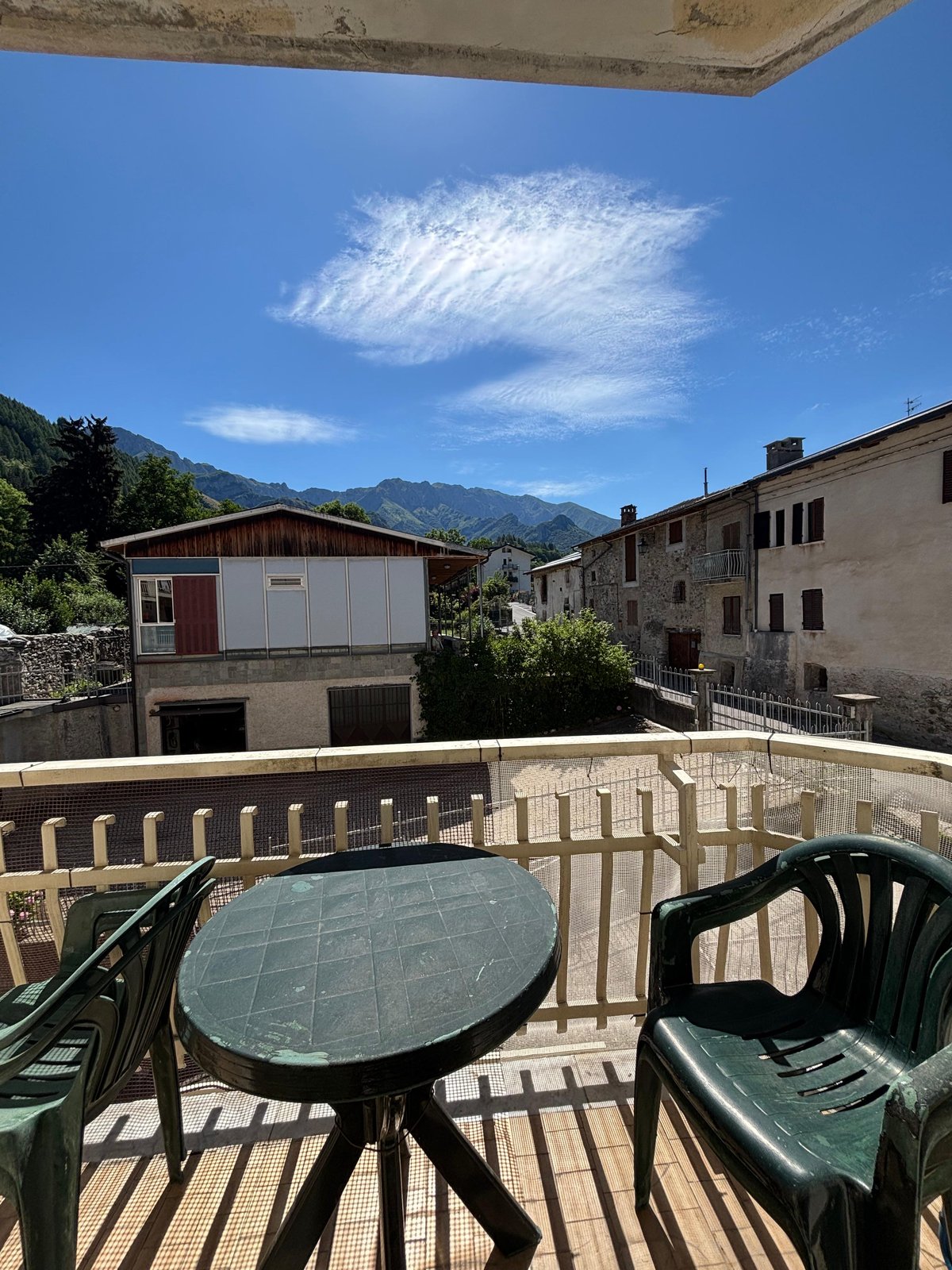 Balcone con sedie