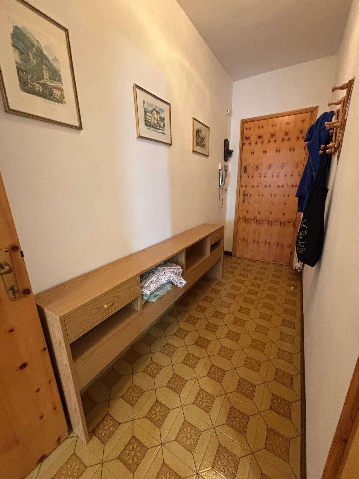 Ingresso con quadri
