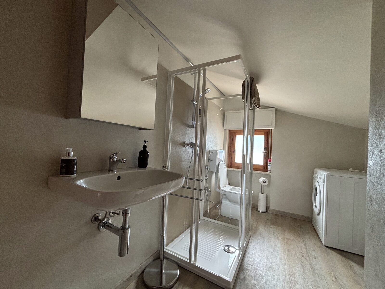 Bagno con doccia