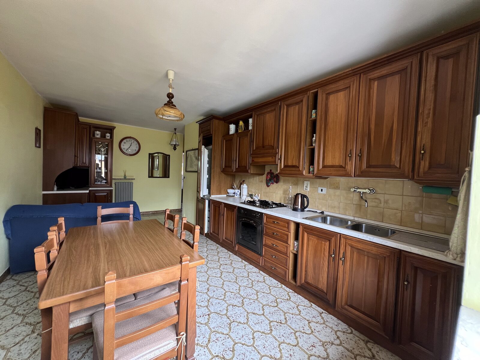 Cucina abitabile in noce