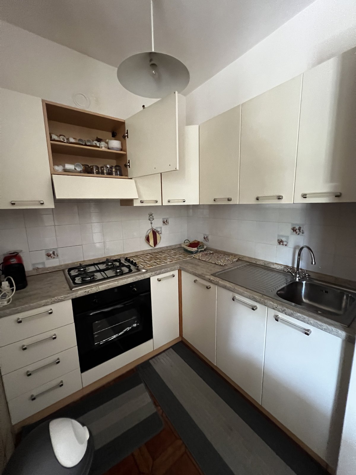 Cucina bianca lineare