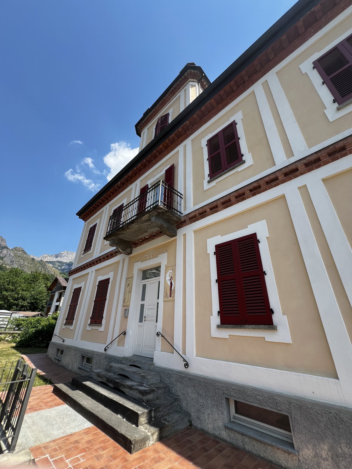 Facciata della villa storica