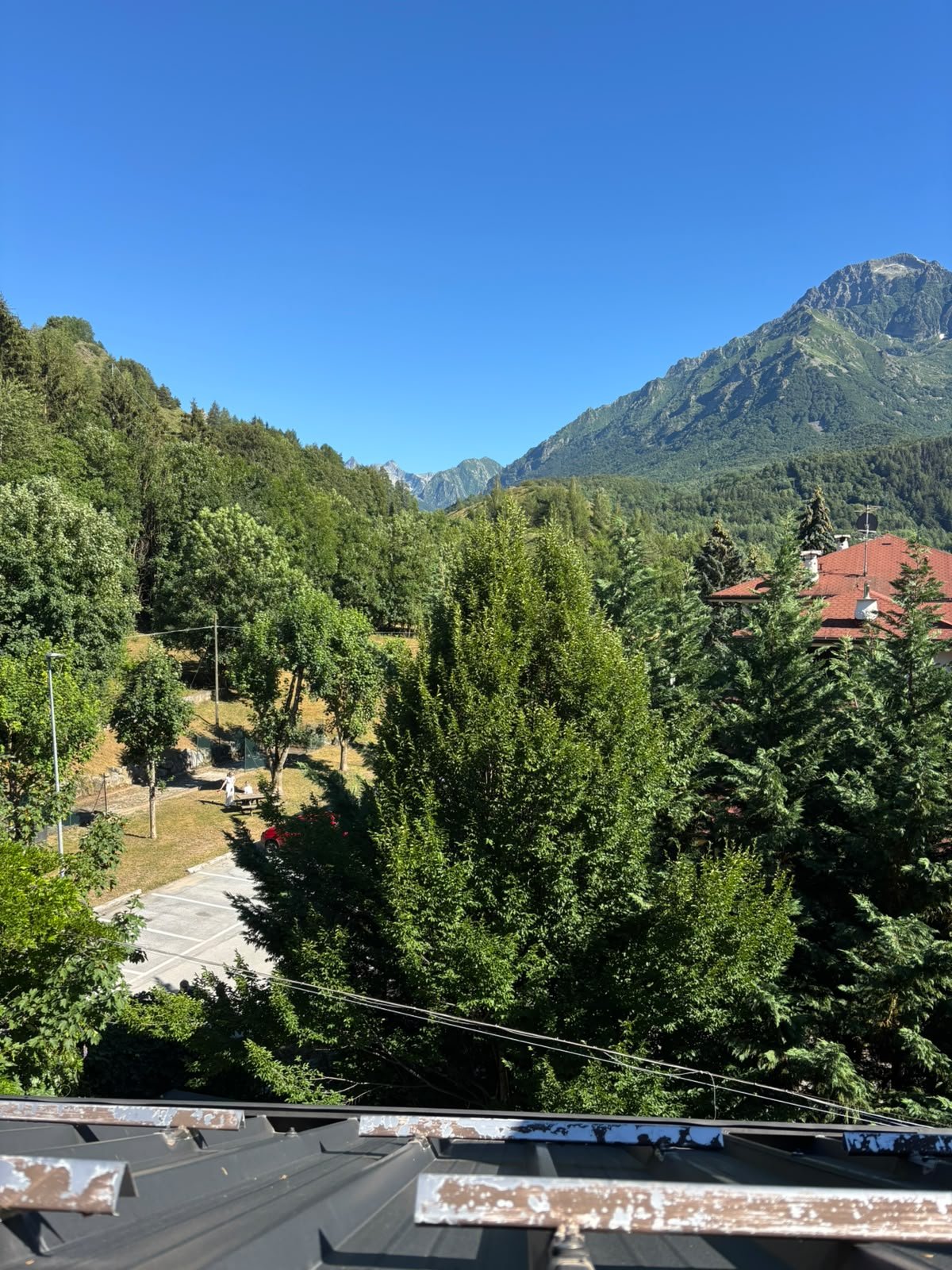 Vista panoramica sulle Alpi Marittime dal secondo piano